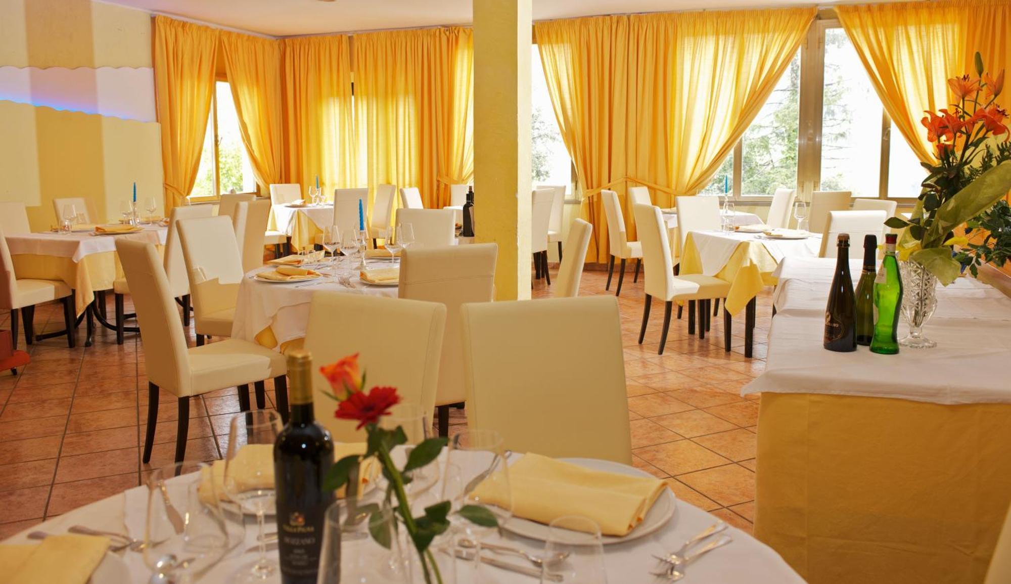 Hotel La Meridiana Urbino Ngoại thất bức ảnh