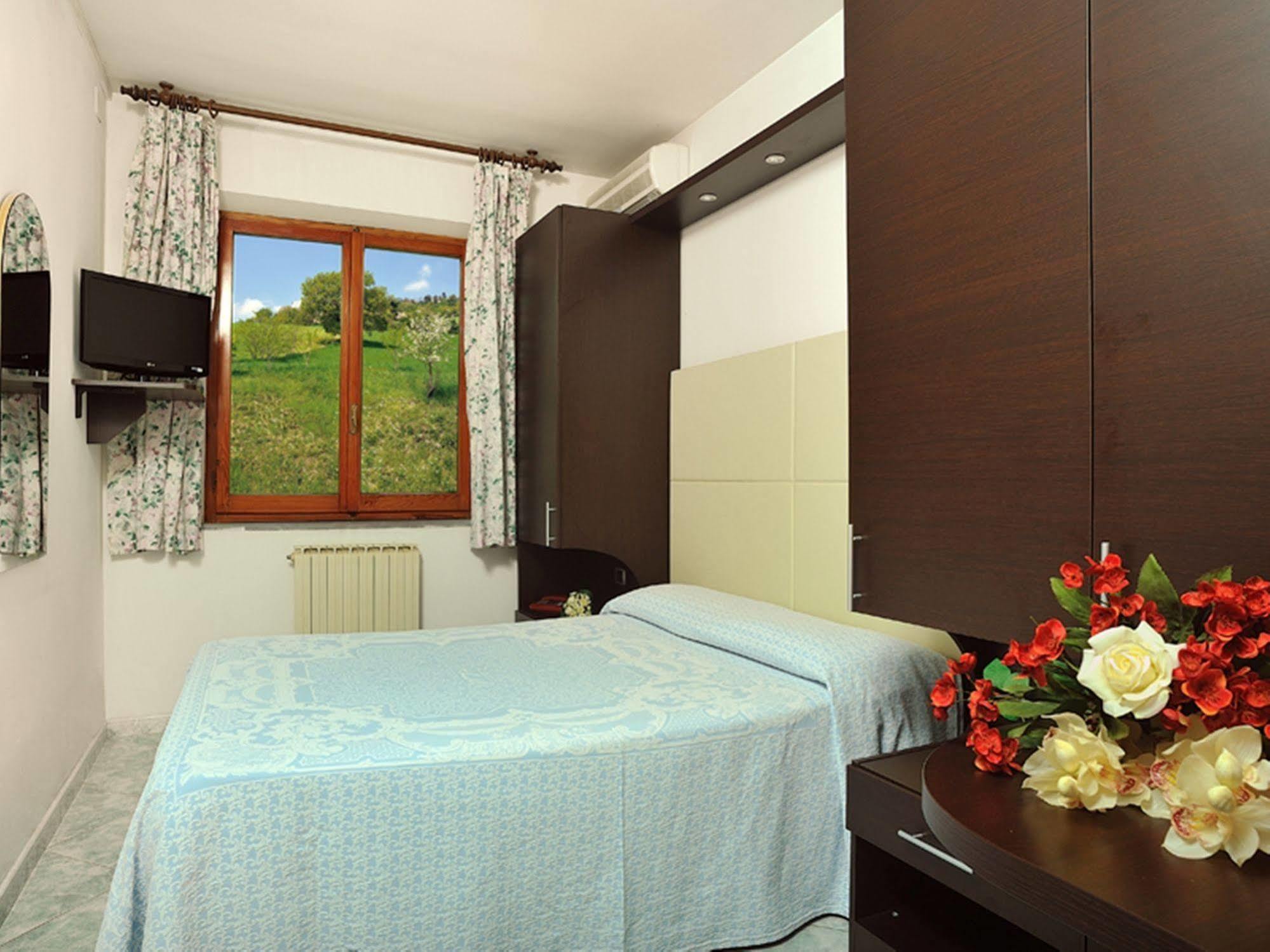 Hotel La Meridiana Urbino Ngoại thất bức ảnh
