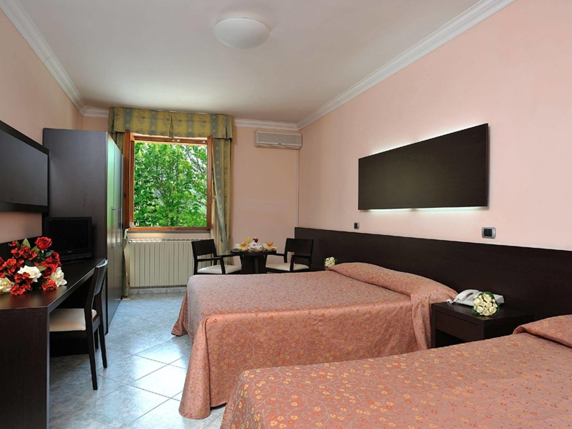 Hotel La Meridiana Urbino Ngoại thất bức ảnh