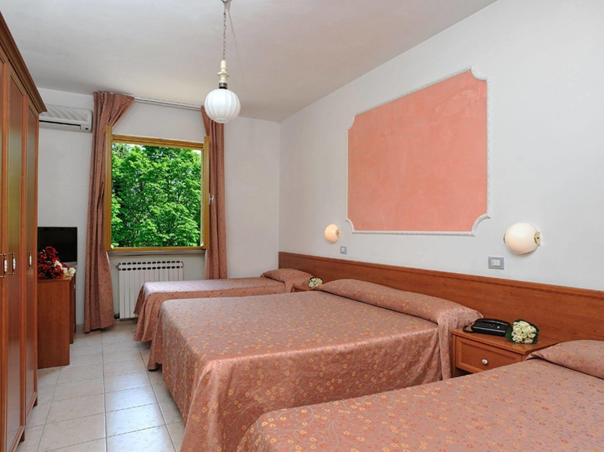 Hotel La Meridiana Urbino Ngoại thất bức ảnh