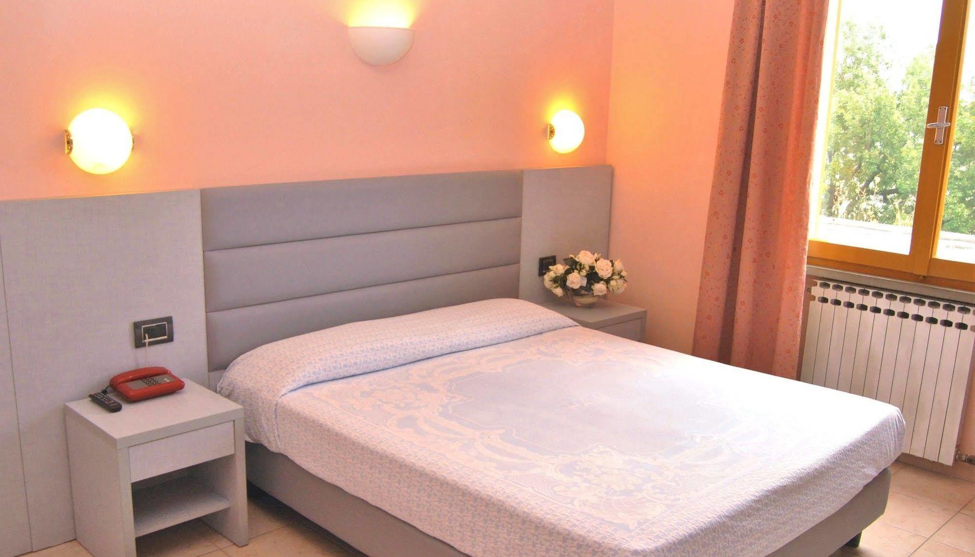 Hotel La Meridiana Urbino Ngoại thất bức ảnh